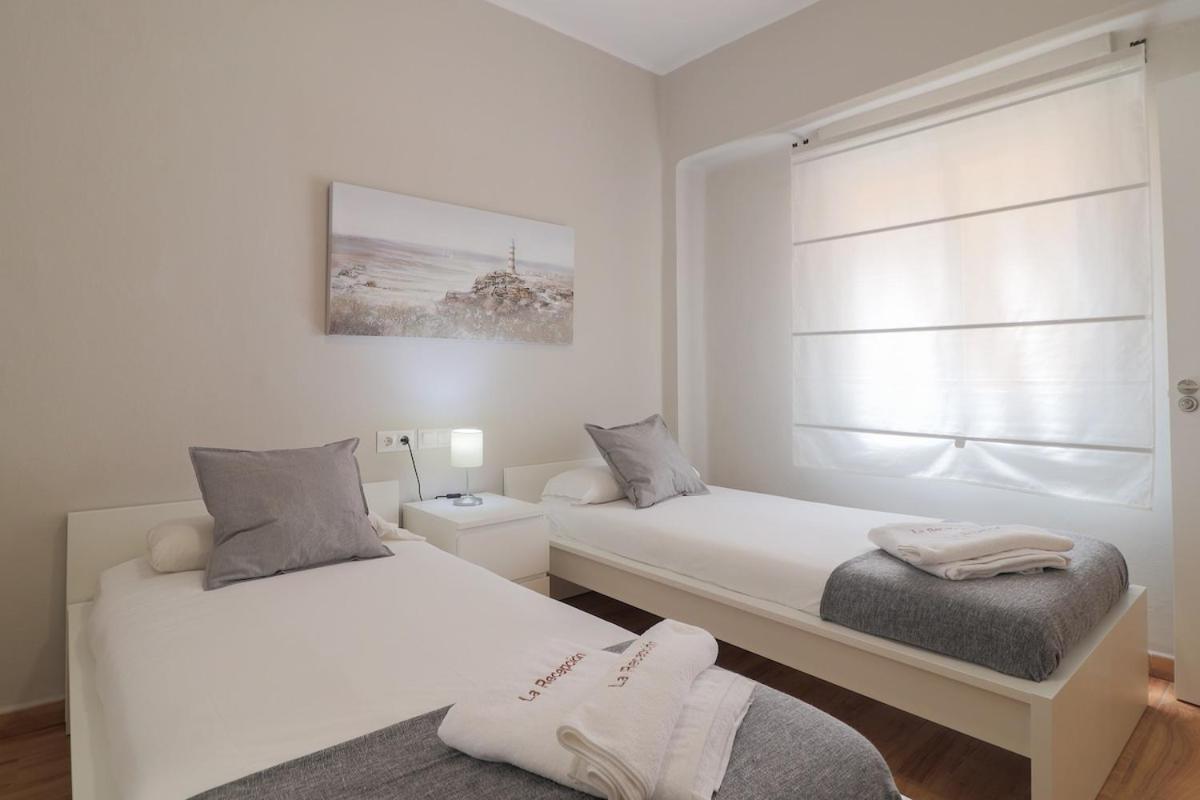 C102 - Huge And Stylish 5 Bedroom By The Center มาลากา ภายนอก รูปภาพ
